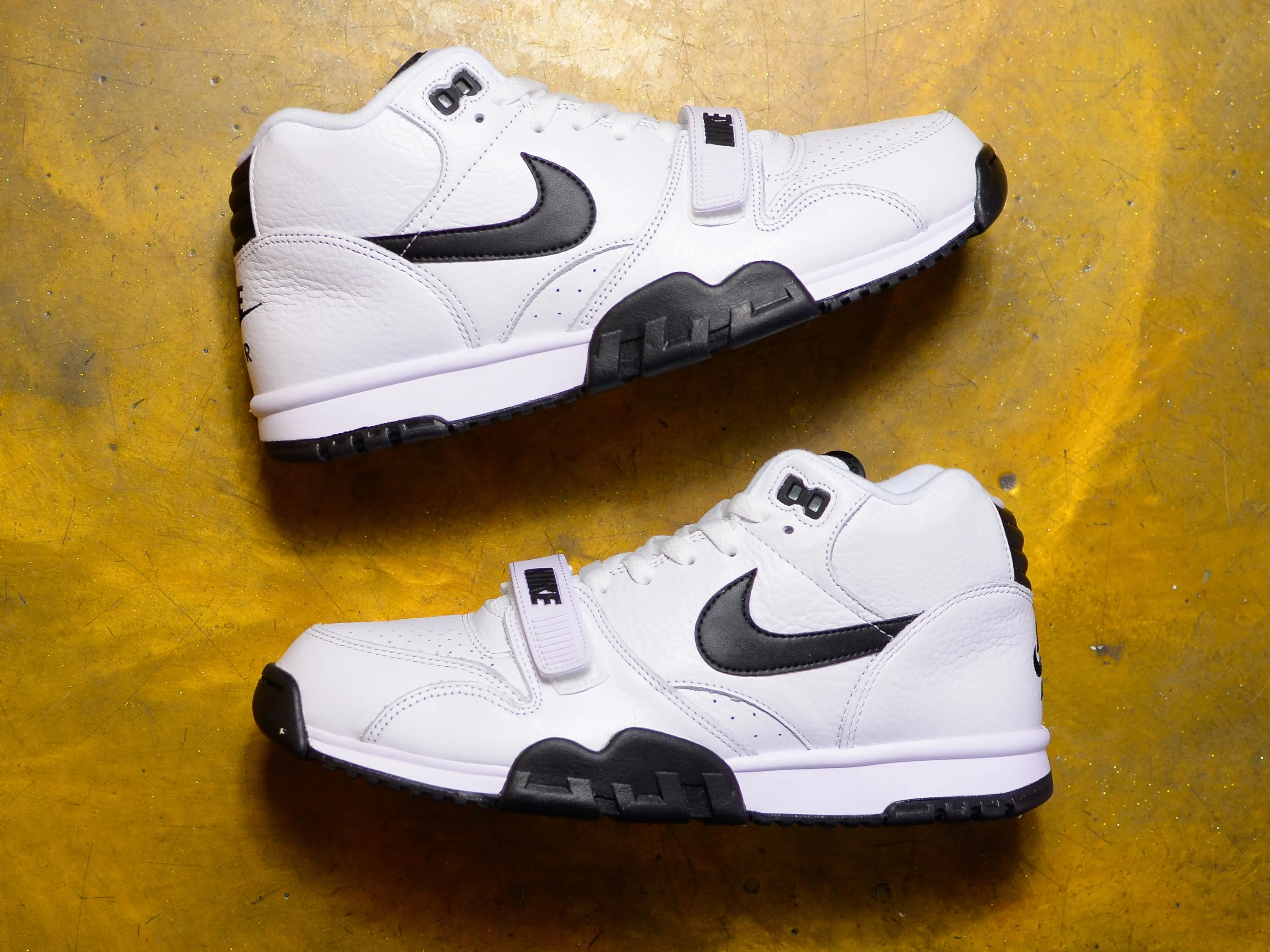 Air Trainer 1 - White / Black