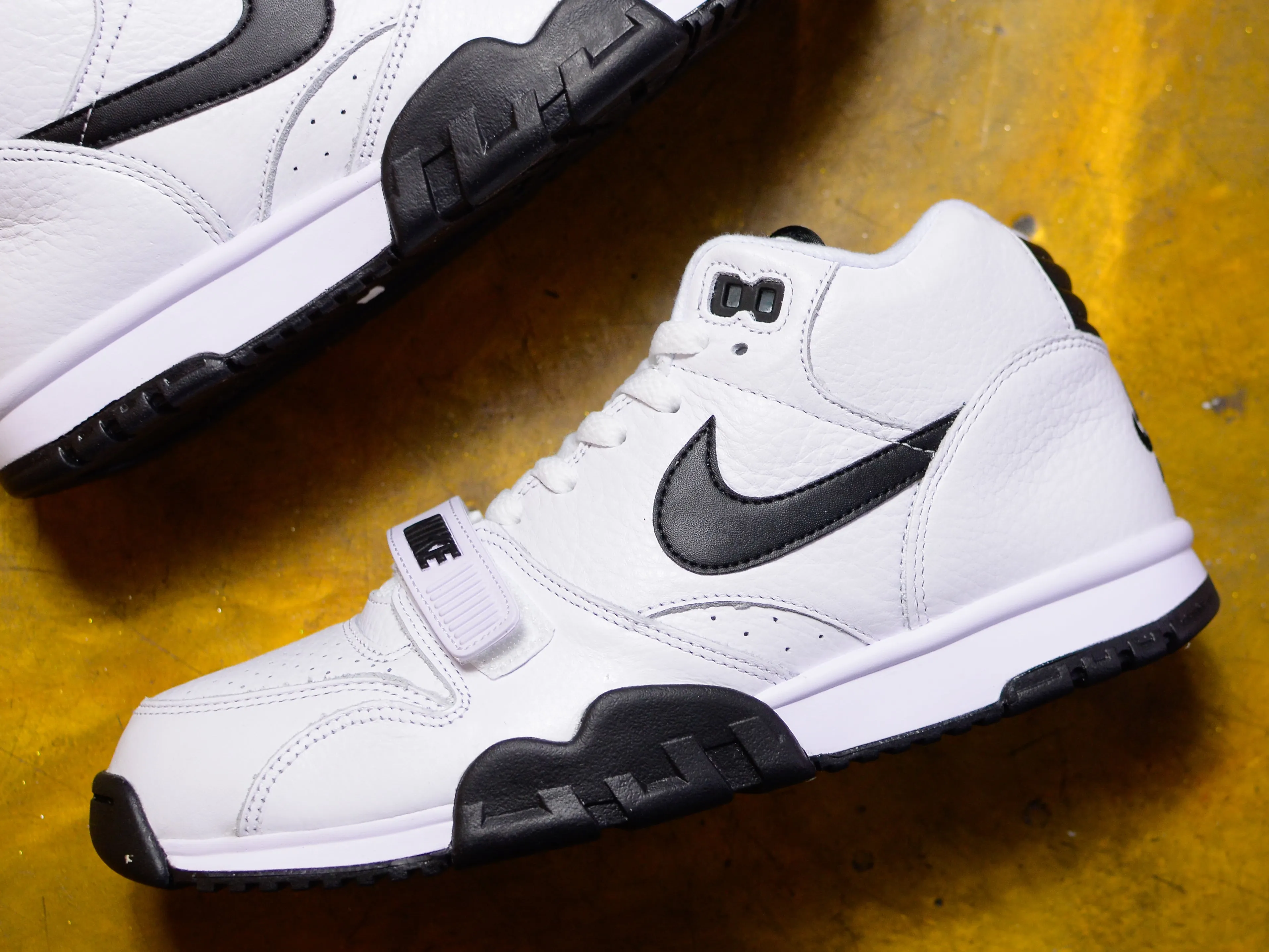 Air Trainer 1 - White / Black