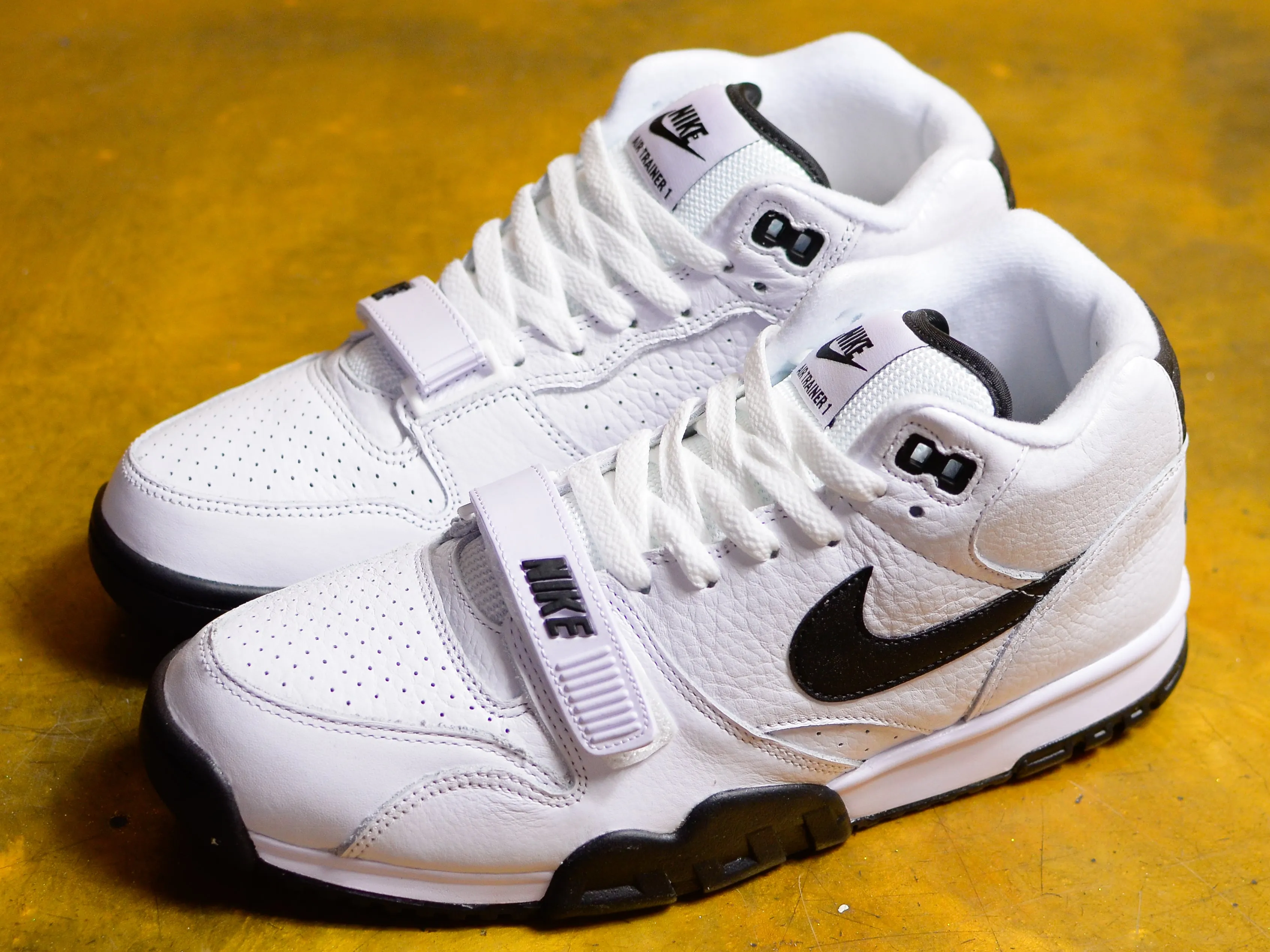 Air Trainer 1 - White / Black