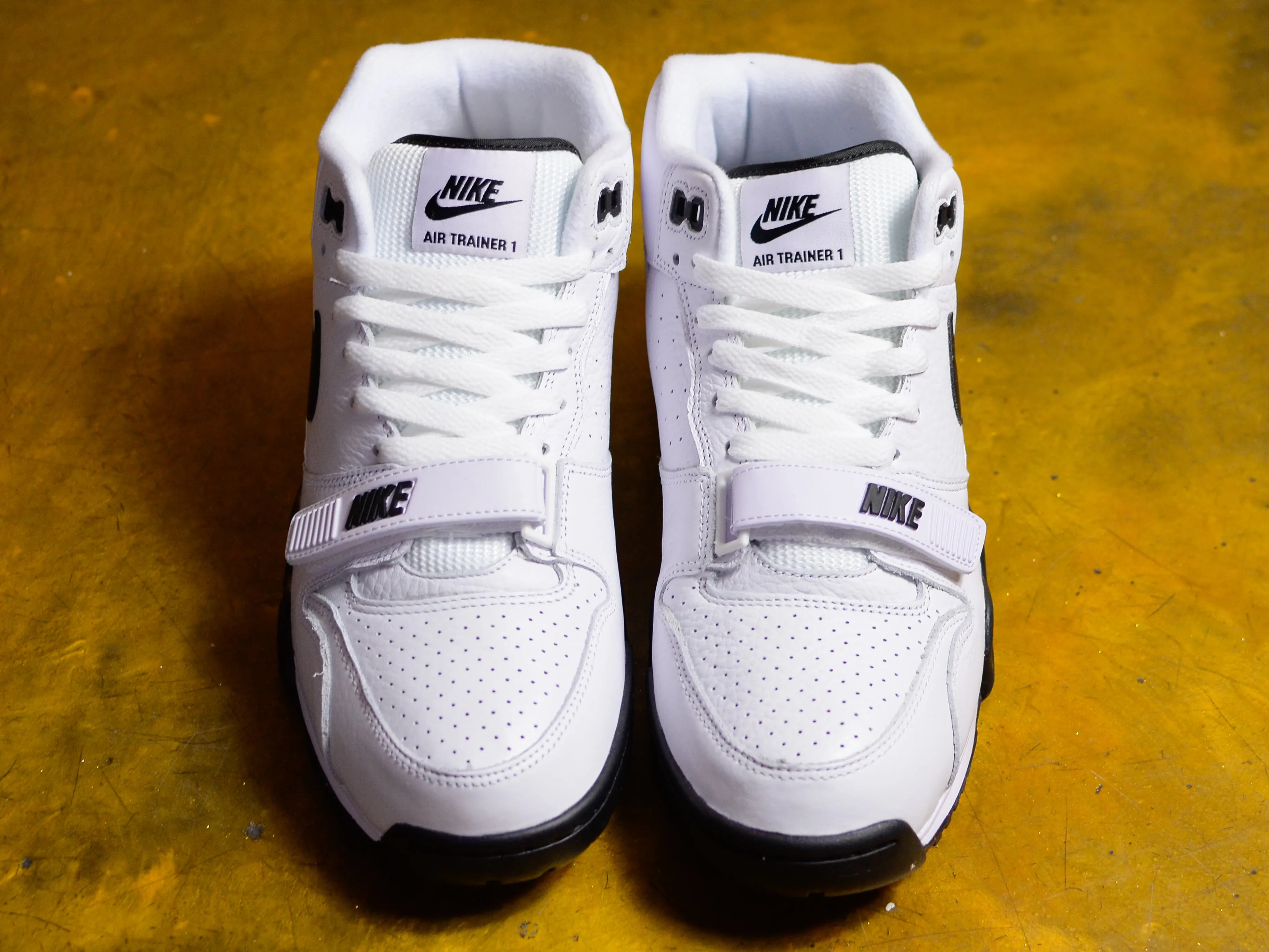 Air Trainer 1 - White / Black