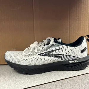 Brooks Revel 6