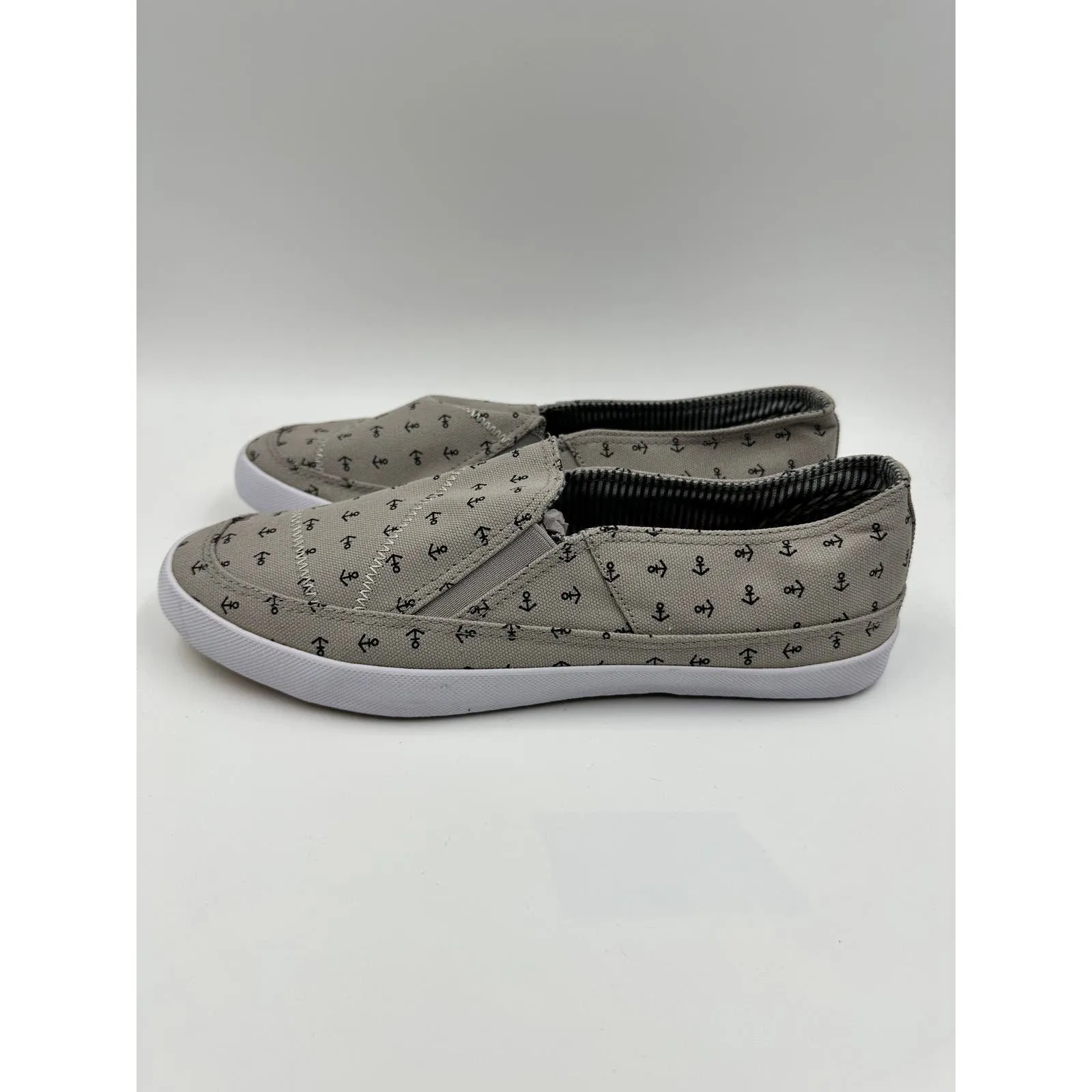 Men's Size 8.5, Anchor Canvas Slip-on Low Top Loafer