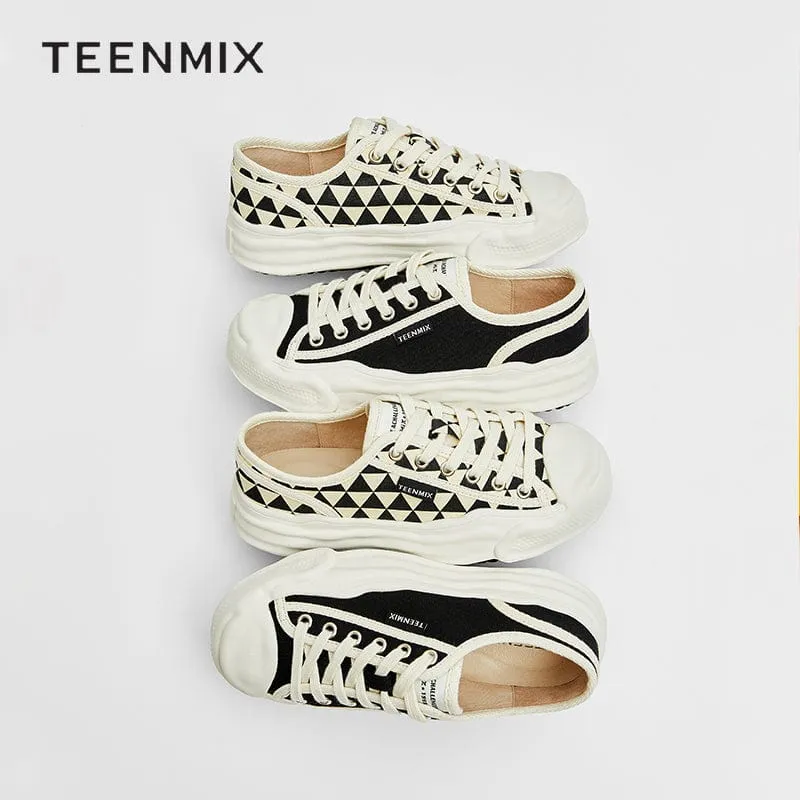 Minimalist Lace-up Front Canvas Shoes