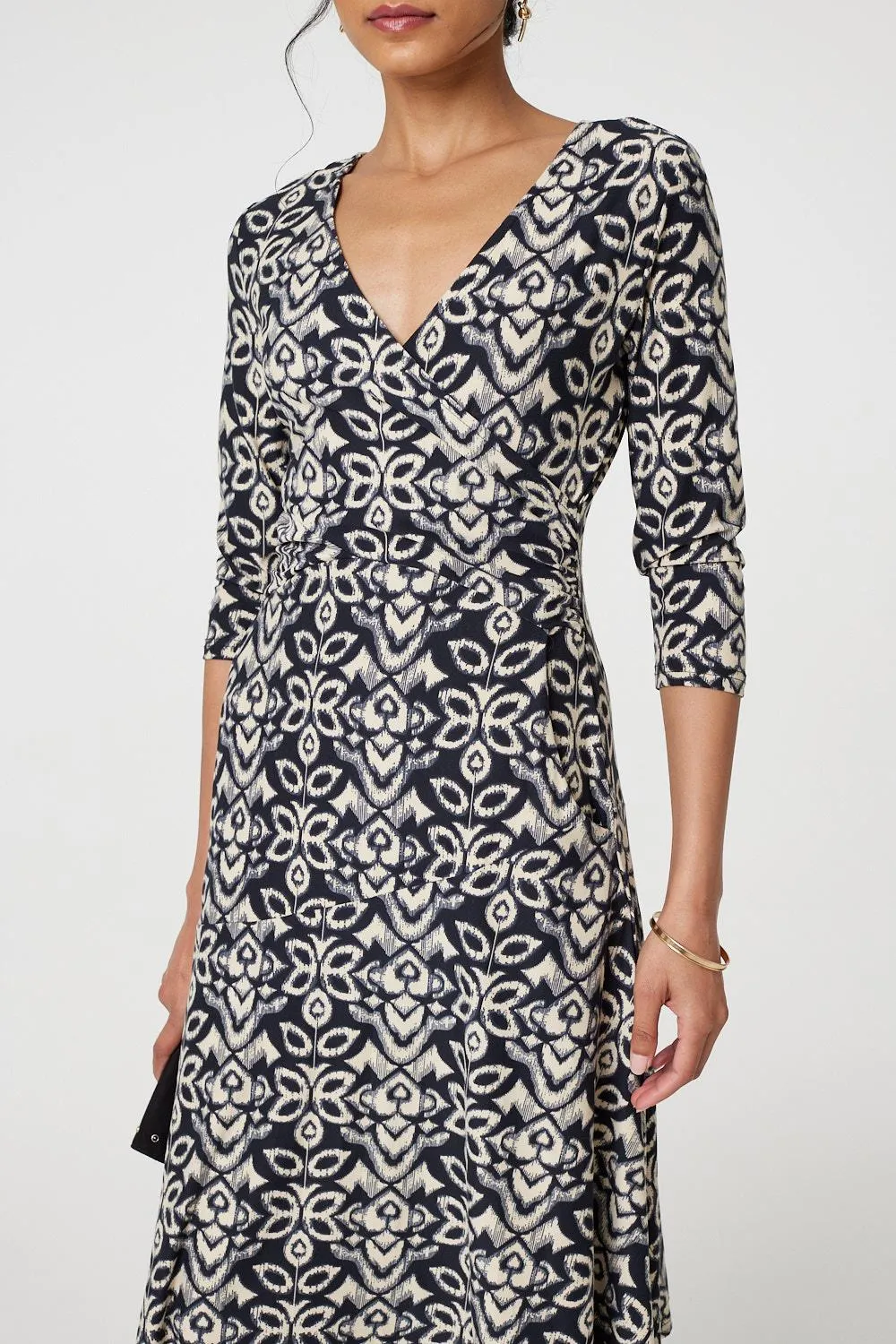 Printed V-Neck 3/4 Sleeve Knee Length Dress